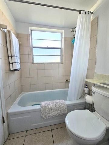 76 Dorchester D, West Palm Beach, FL 33417