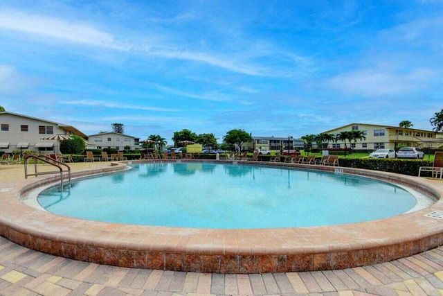 76 Dorchester D, West Palm Beach, FL 33417