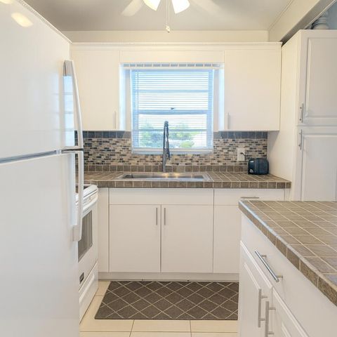 76 Dorchester D, West Palm Beach, FL 33417