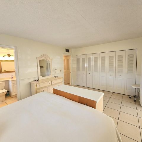 76 Dorchester D, West Palm Beach, FL 33417