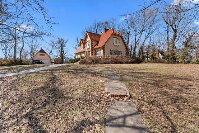 7804 Lydia Avenue, Kansas City, MO 64131