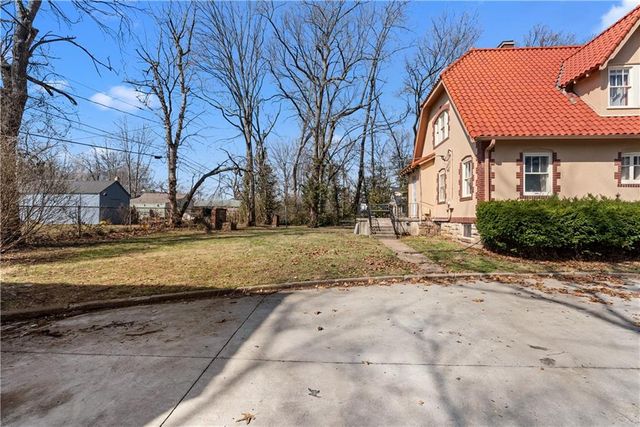 7804 Lydia Avenue, Kansas City, MO 64131