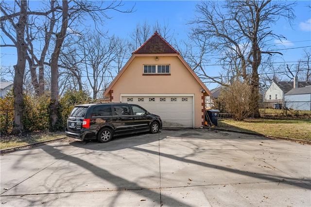 7804 Lydia Avenue, Kansas City, MO 64131