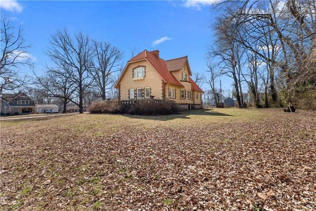 7804 Lydia Avenue, Kansas City, MO 64131