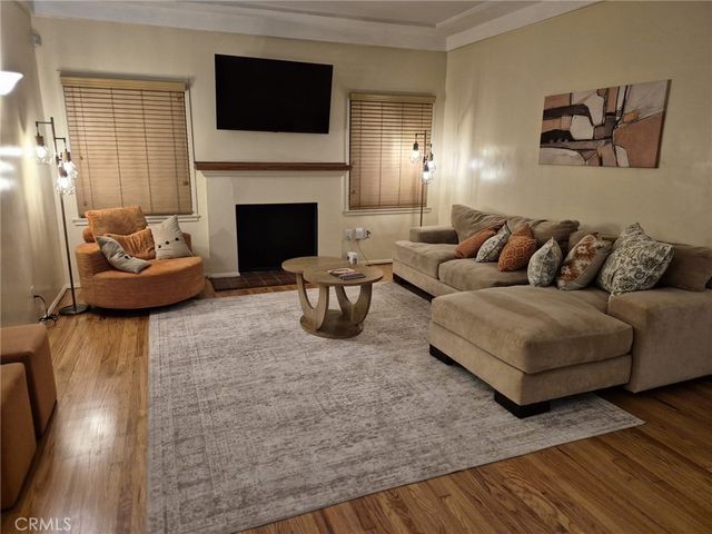 4228 8th Avenue, Los Angeles, CA 90008