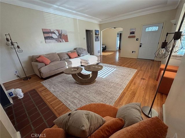 4228 8th Avenue, Los Angeles, CA 90008