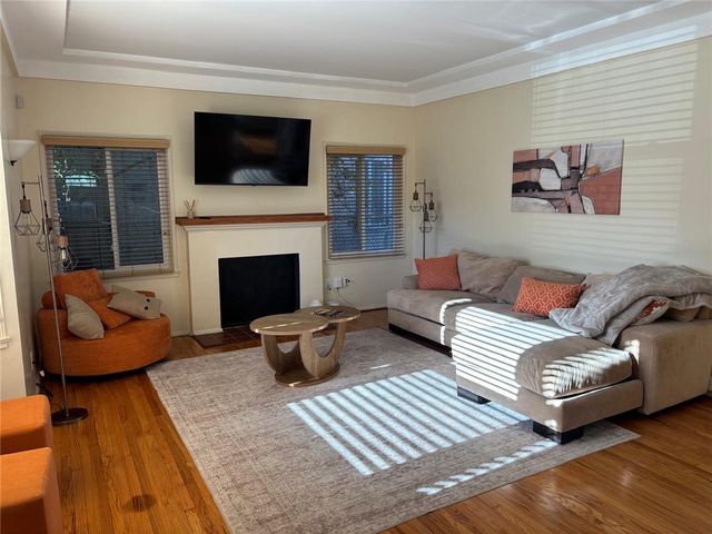 4228 8th Avenue, Los Angeles, CA 90008