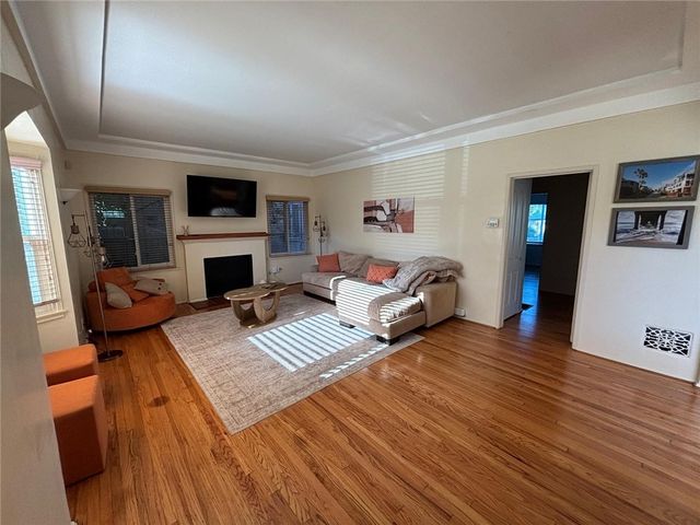 4228 8th Avenue, Los Angeles, CA 90008
