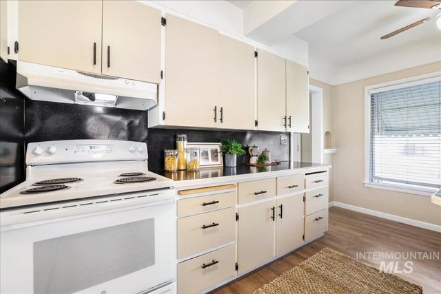 160 Tyler St, Twin Falls, ID 83301