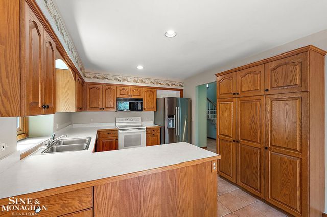 33548 Farmview Road, Fraser, MI 48026