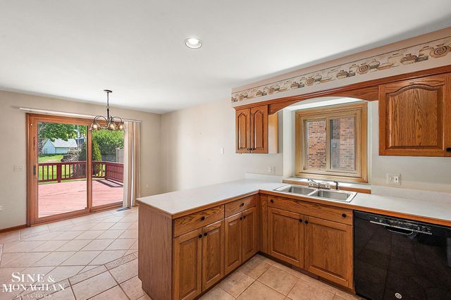 33548 Farmview Road, Fraser, MI 48026