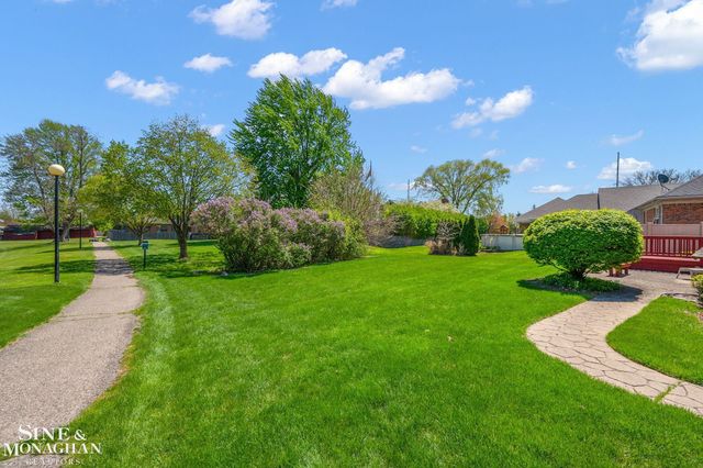 33548 Farmview Road, Fraser, MI 48026