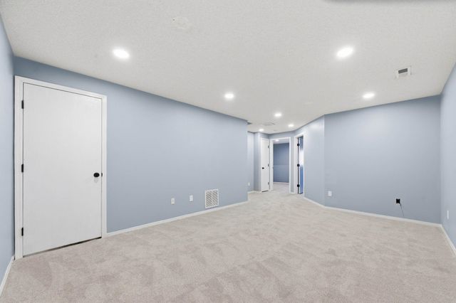 1018-1020 E Karla Ct, Haysville, KS 67060