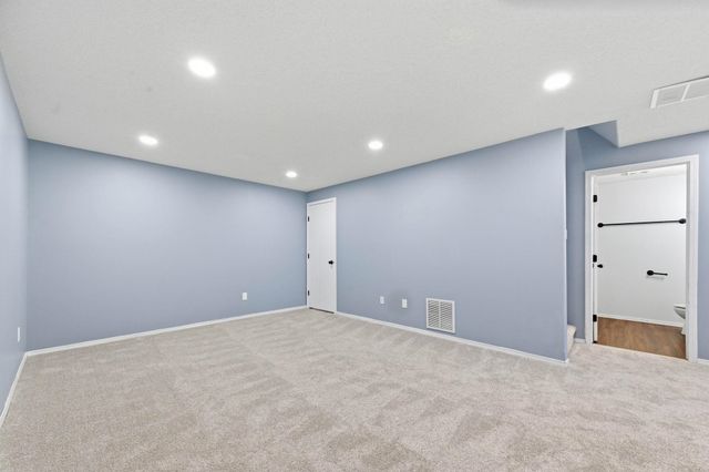 1018-1020 E Karla Ct, Haysville, KS 67060