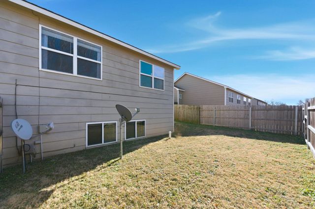 1018-1020 E Karla Ct, Haysville, KS 67060