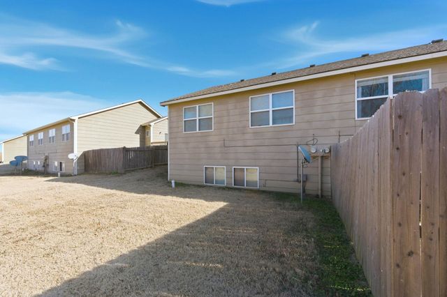 1018-1020 E Karla Ct, Haysville, KS 67060