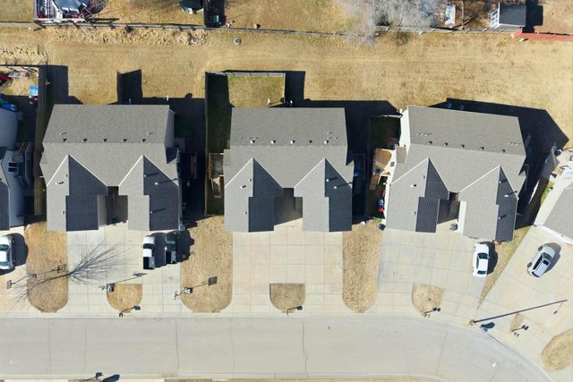 1018-1020 E Karla Ct, Haysville, KS 67060