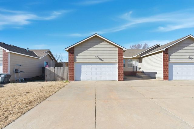 1018-1020 E Karla Ct, Haysville, KS 67060