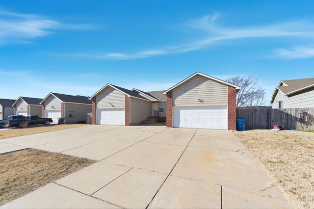 1018-1020 E Karla Ct, Haysville, KS 67060