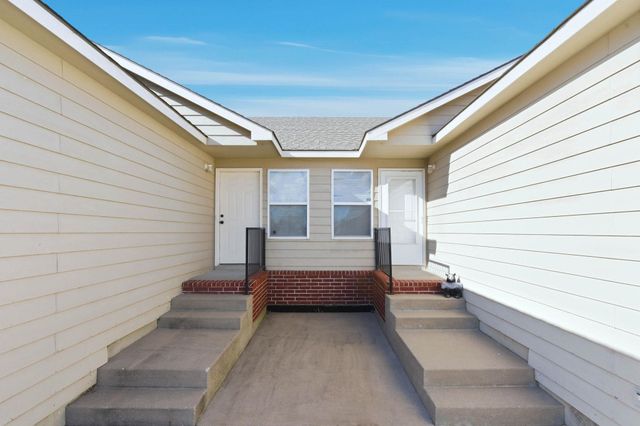 1018-1020 E Karla Ct, Haysville, KS 67060