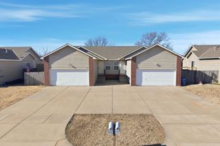 1018-1020 E Karla Ct, Haysville, KS 67060