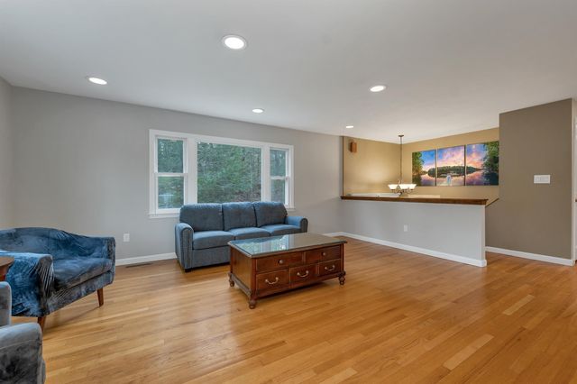 20 Birch Drive, Newmarket, NH 03857