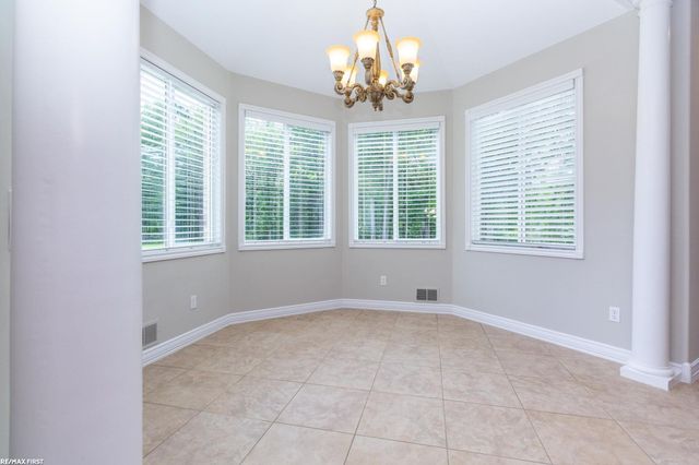 400 E Romeo Road, Oakland Twp, MI 48363