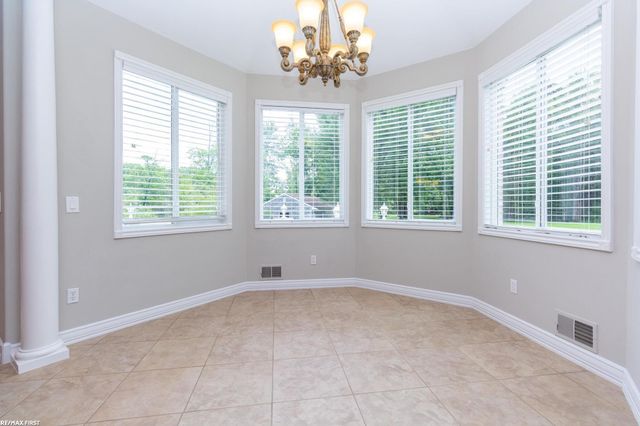 400 E Romeo Road, Oakland Twp, MI 48363