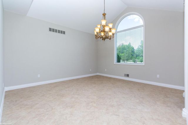 400 E Romeo Road, Oakland Twp, MI 48363