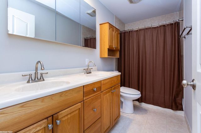 400 E Romeo Road, Oakland Twp, MI 48363