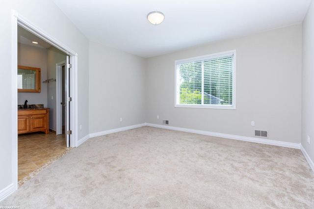 400 E Romeo Road, Oakland Twp, MI 48363