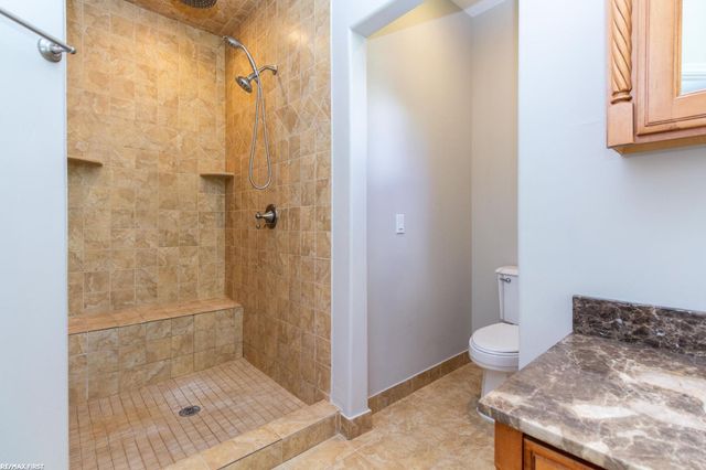 400 E Romeo Road, Oakland Twp, MI 48363