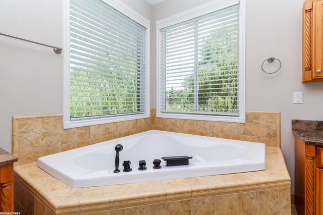 400 E Romeo Road, Oakland Twp, MI 48363