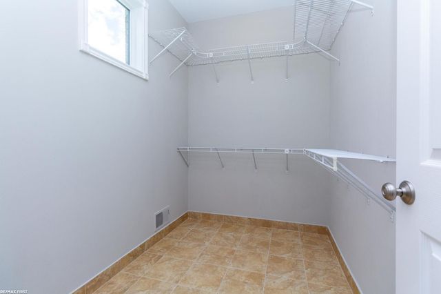 400 E Romeo Road, Oakland Twp, MI 48363