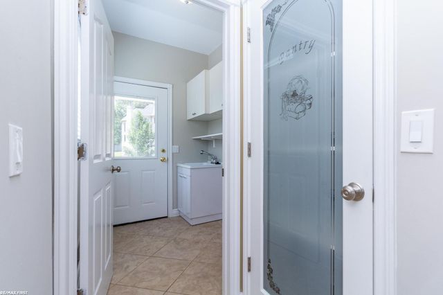 400 E Romeo Road, Oakland Twp, MI 48363