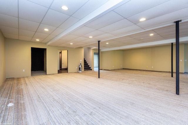 400 E Romeo Road, Oakland Twp, MI 48363