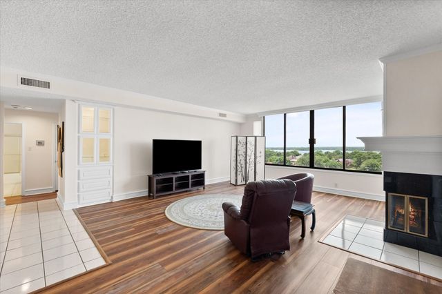 2129 Reflection Bay Drive, Arlington, TX 76013