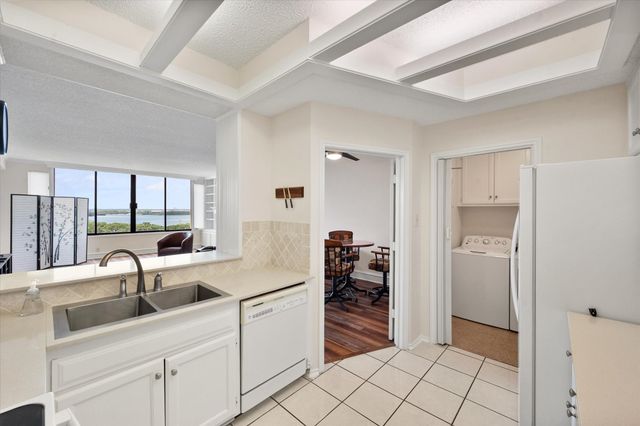 2129 Reflection Bay Drive, Arlington, TX 76013