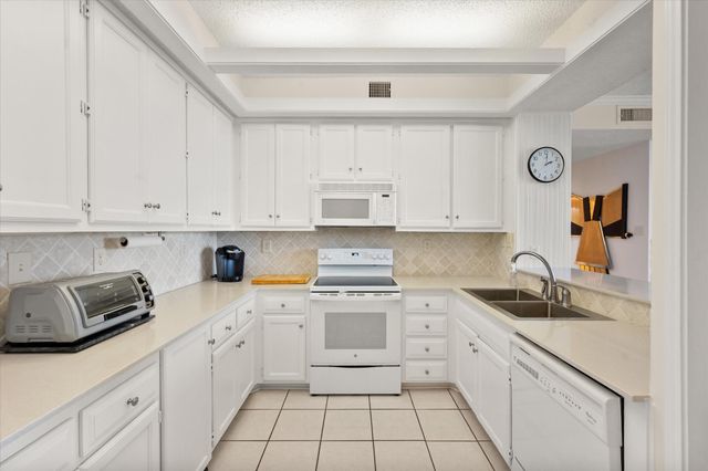 2129 Reflection Bay Drive, Arlington, TX 76013