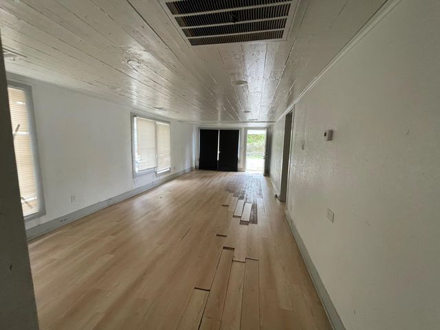 3020 Avenue D, Bay City, TX 77414