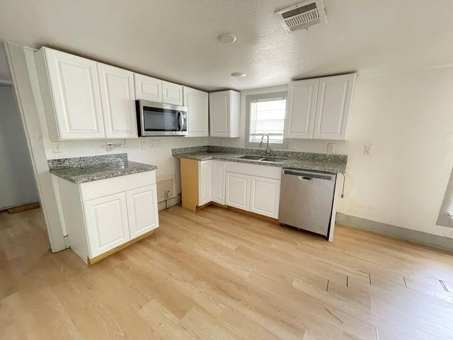 3020 Avenue D, Bay City, TX 77414