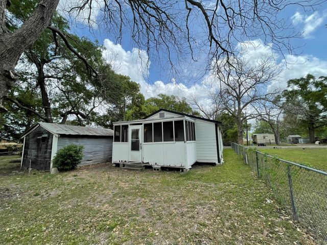 3020 Avenue D, Bay City, TX 77414