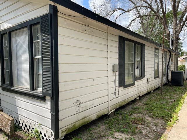 3020 Avenue D, Bay City, TX 77414