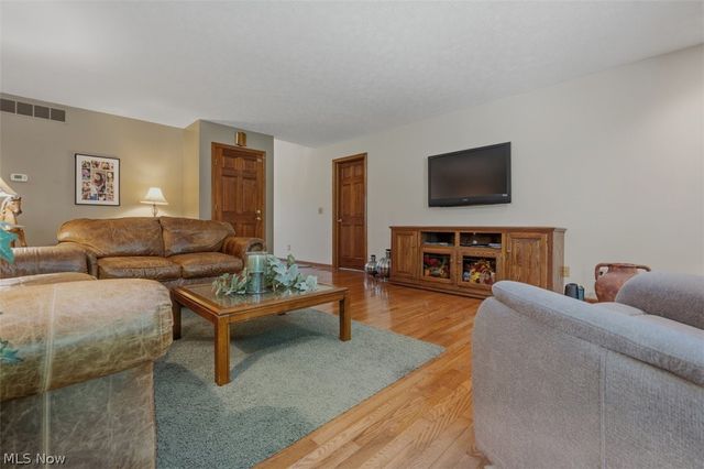 715 Oxbow Road, Belpre, OH 45714