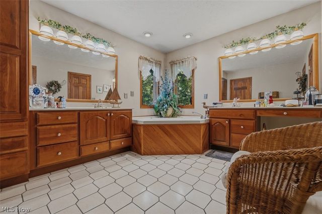 715 Oxbow Road, Belpre, OH 45714