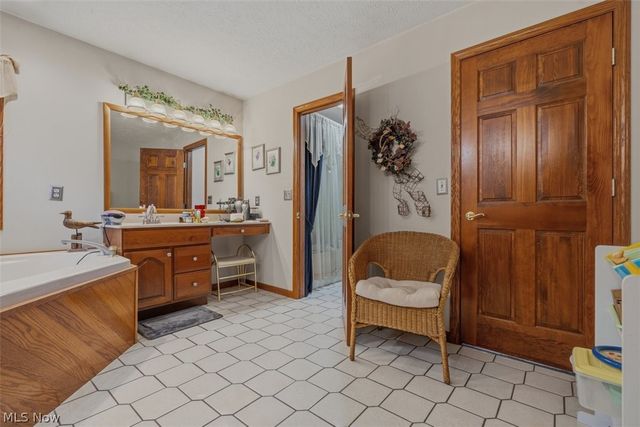 715 Oxbow Road, Belpre, OH 45714