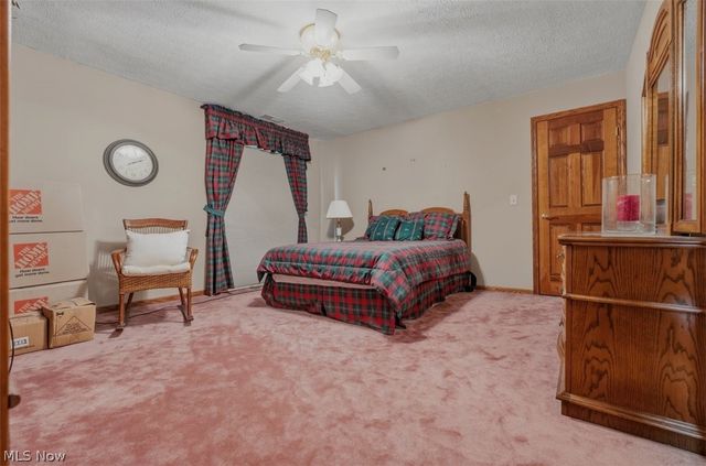 715 Oxbow Road, Belpre, OH 45714