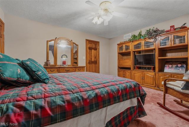 715 Oxbow Road, Belpre, OH 45714