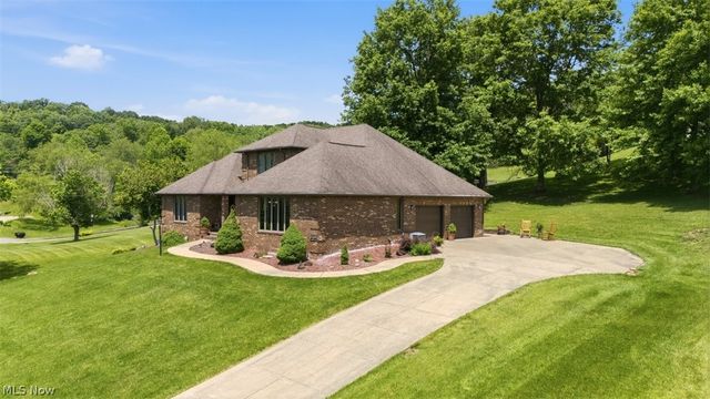 715 Oxbow Road, Belpre, OH 45714