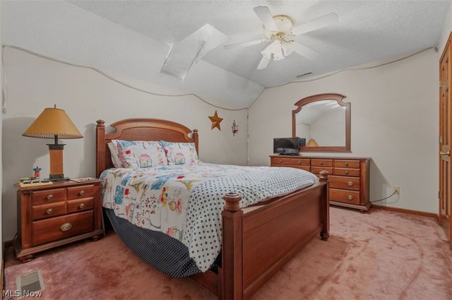 715 Oxbow Road, Belpre, OH 45714
